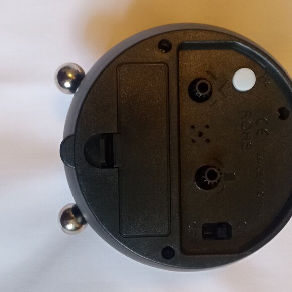 Brand New Alarm Clock Analog Silent Bedside Clock Cream & Black Color - Picture 3 of 4